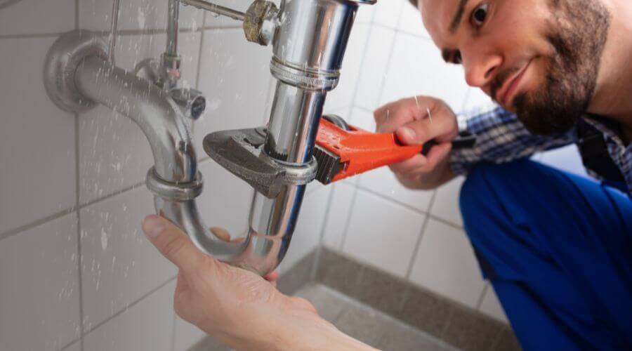 Expert burst pipe repair services in Roans Prairie, TX